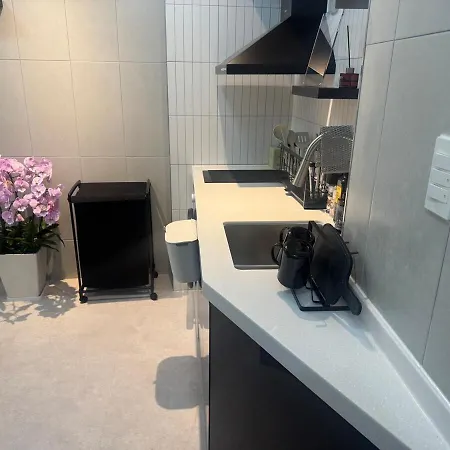 HausDa STAY Private Bathroom Two-Queen-Beds Room All Picture Window
