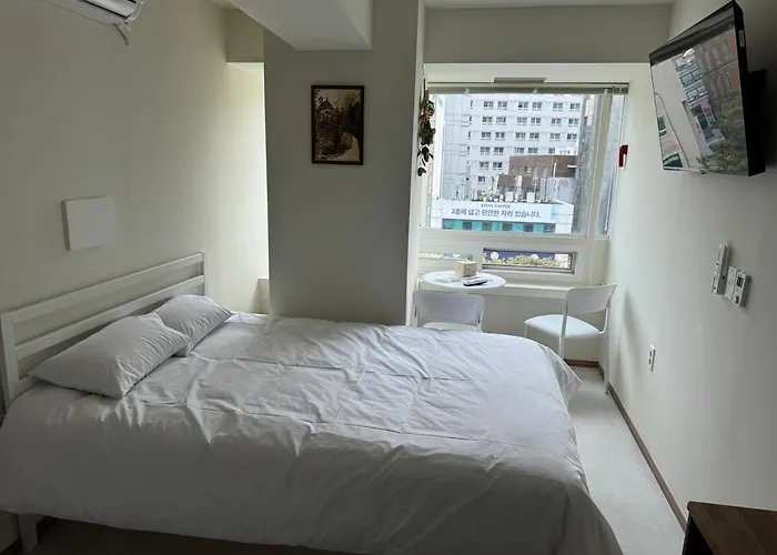 Hausda Private Bathroom Two-queen-beds Picture Window *