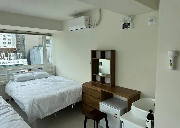 Hausda Private Bathroom Two-queen-beds Picture Window