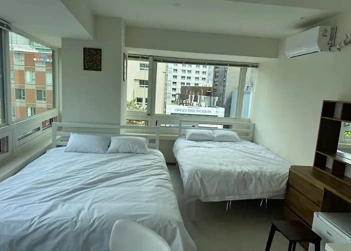 Hausda Private Bathroom Two-queen-beds Picture Window *