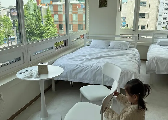 Hausda Private Bathroom Two-queen-beds Picture Window