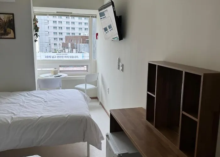 Hausda Private Bathroom Two-queen-beds Picture Window