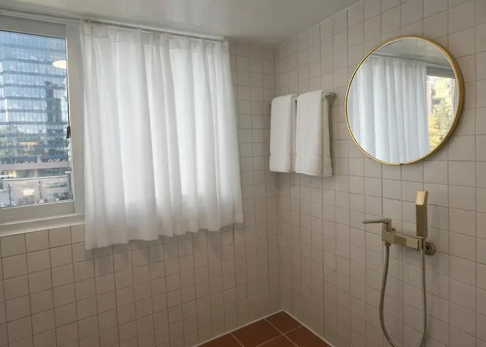 Гостевой дом Hausda Private Bathroom Two-queen-beds Picture Window Сеул