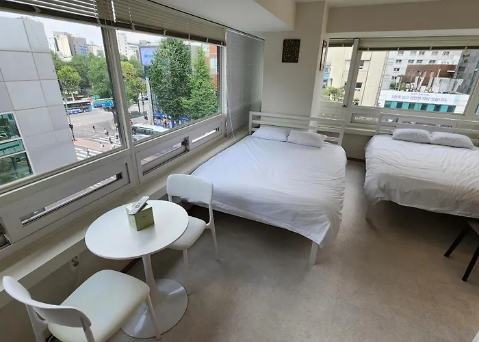Hausda Private Bathroom Two-queen-beds Picture Window Гостевой дом